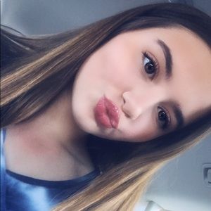 Meet your Posher, Ella